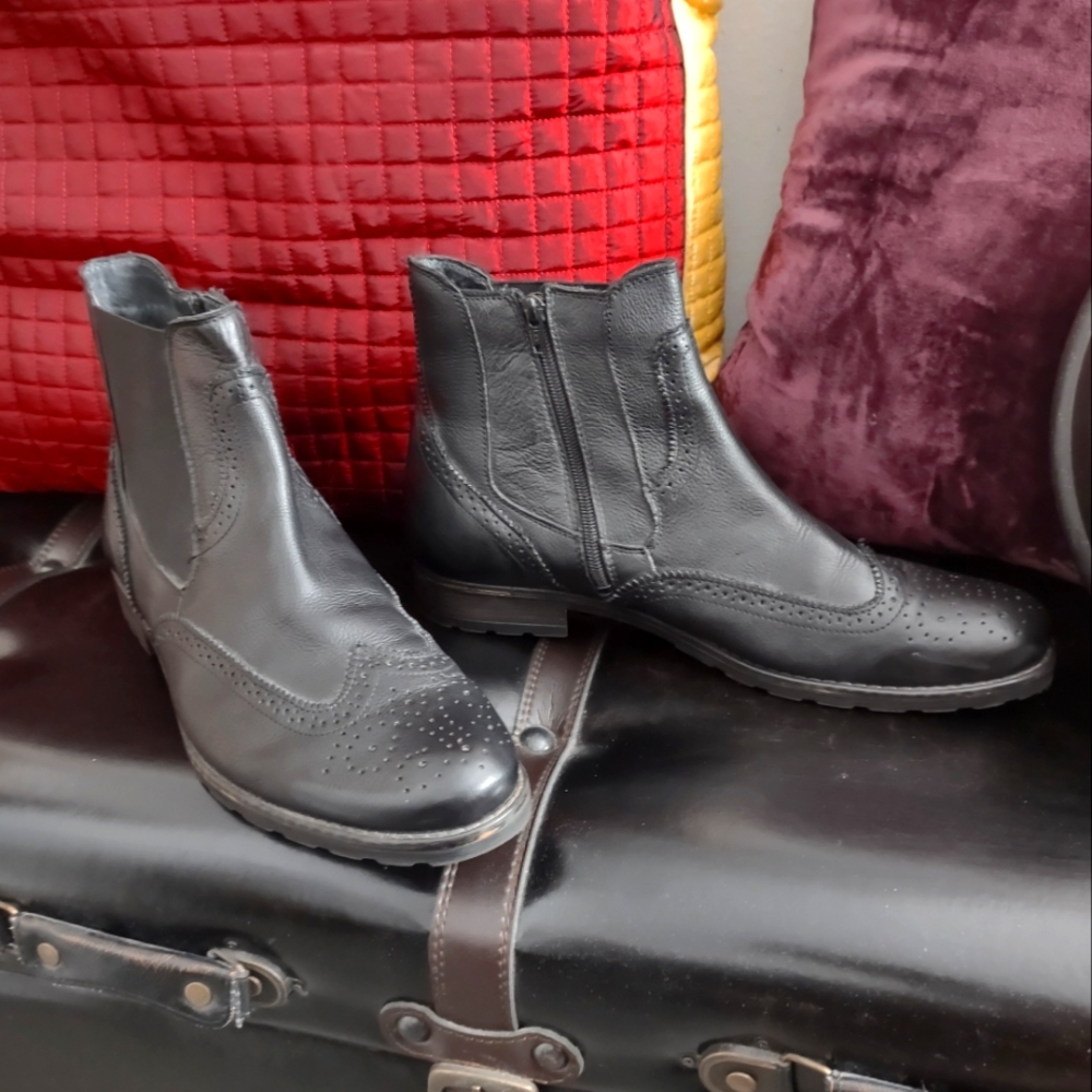 Clarks black boots sz. 13